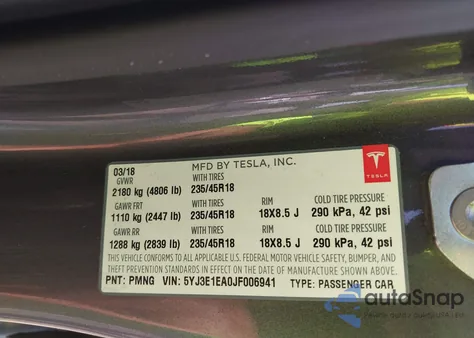 2018 Tesla Model 3 Long Range/Mid Range z USA, uszkodzony, nr VIN 5YJ3E1EA0JF006941